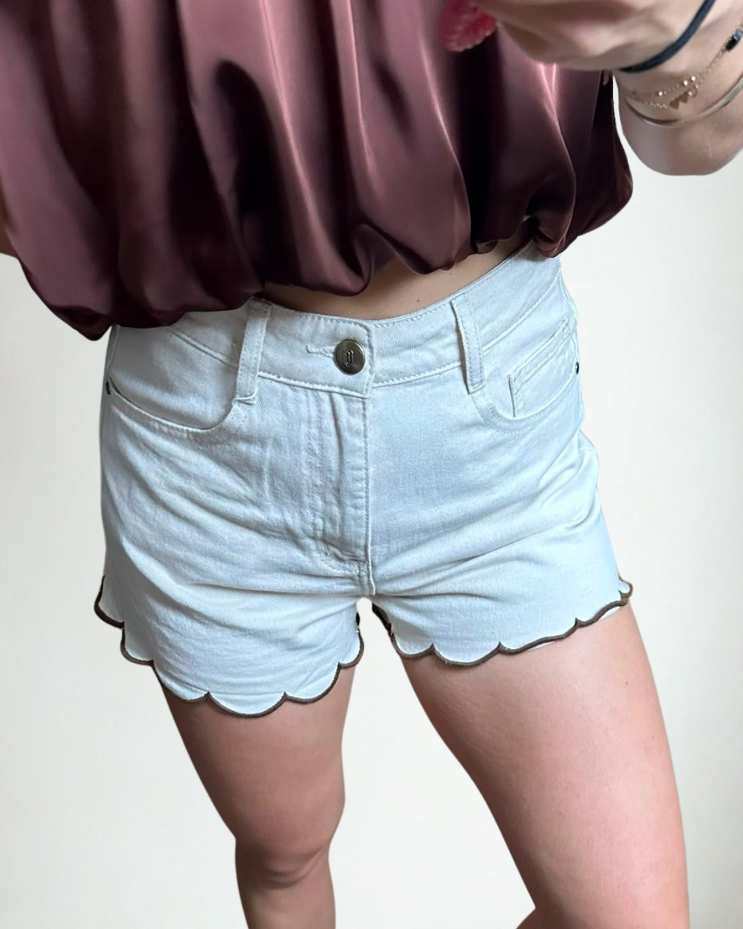 Beige ruffel short